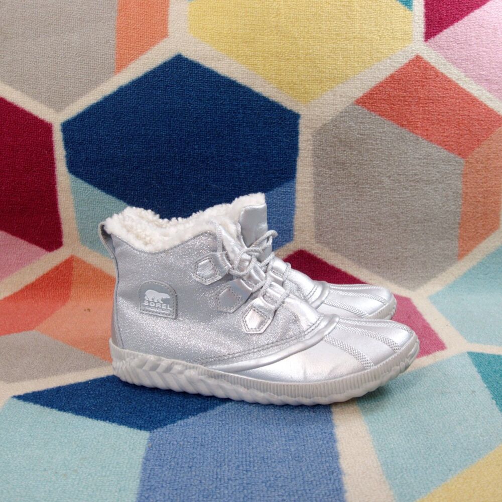 Disney Frozen x Sorel Out 'N About Boots‎ Silver Bootie Size 9.5